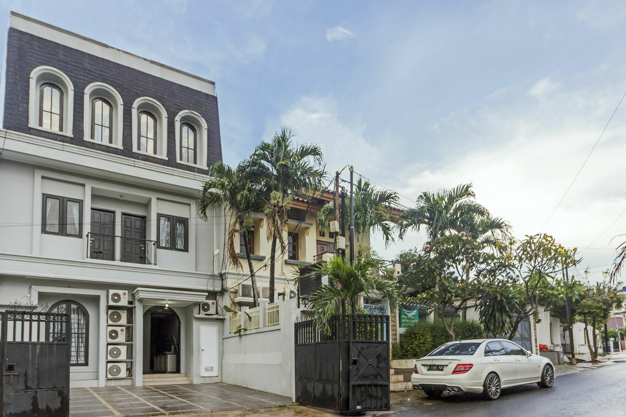 Oyo 105 La Maison D Ilona Jacarta Exterior foto