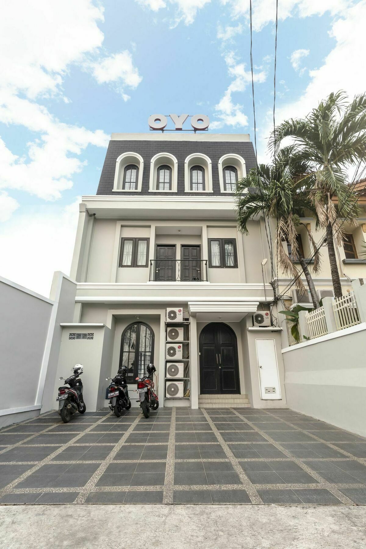 Oyo 105 La Maison D Ilona Jacarta Exterior foto